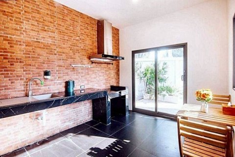 Chalet de 5 dormitorios en Pattaya, Tailandia № 154513 - foto 6