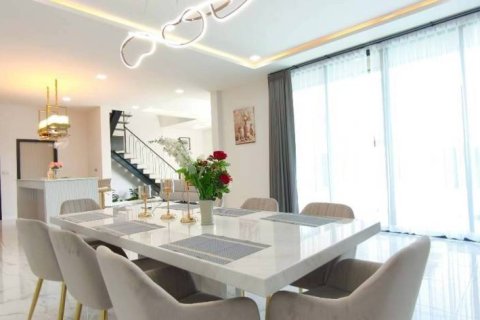 Chalet de 3 dormitorios en Sattahip, Tailandia № 172737 - foto 7