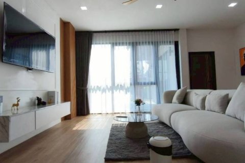 Chalet de 3 dormitorios en Sattahip, Tailandia № 172737 - foto 9