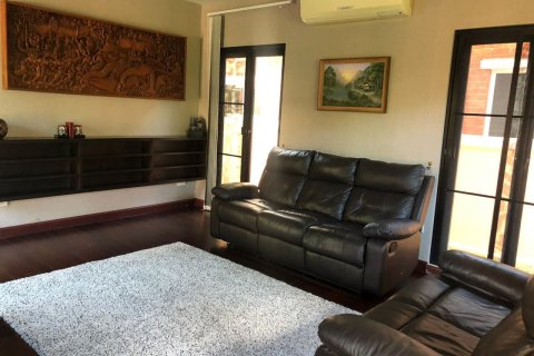 Chalet de 3 dormitorios en Pattaya, Tailandia № 180372 - foto 10