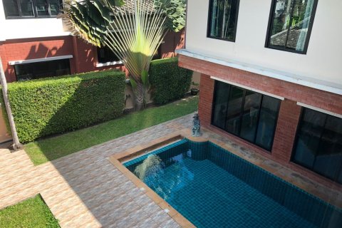 Chalet de 3 dormitorios en Pattaya, Tailandia № 180372 - foto 3