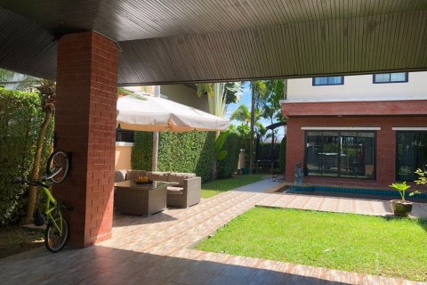 Chalet de 3 dormitorios en Pattaya, Tailandia № 180372 - foto 5