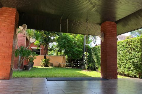 Chalet de 3 dormitorios en Pattaya, Tailandia № 180372 - foto 6