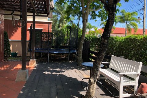 Chalet de 3 dormitorios en Pattaya, Tailandia № 180372 - foto 4