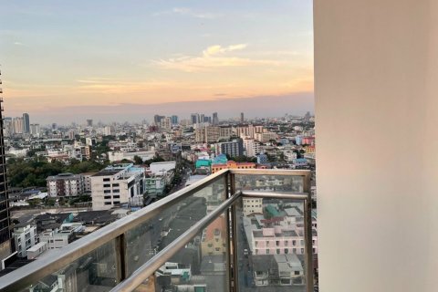 Condominio de 3 dormitorios en Phra Khanong, Bangkok, Tailandia № 143482 - foto 16