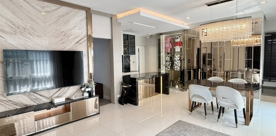 House in Bangkok, Thailand 3 bedrooms № 190336
