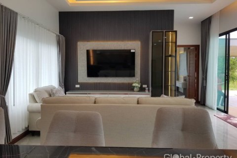 Casa de 3 dormitorios en Pattaya, Tailandia № 146569 - foto 8