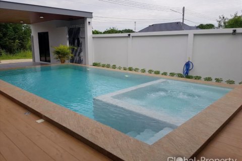 Casa de 3 dormitorios en Pattaya, Tailandia № 146569 - foto 30