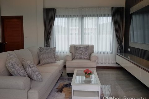 Casa de 3 dormitorios en Pattaya, Tailandia № 146569 - foto 7