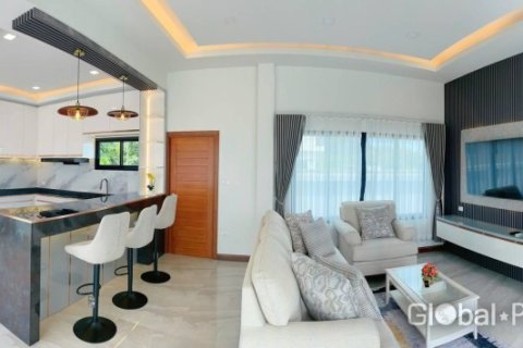 Casa de 3 dormitorios en Pattaya, Tailandia № 146569 - foto 14