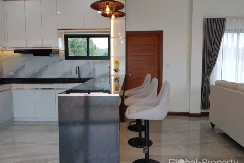 Casa de 3 dormitorios en Pattaya, Tailandia № 146569 - foto 11