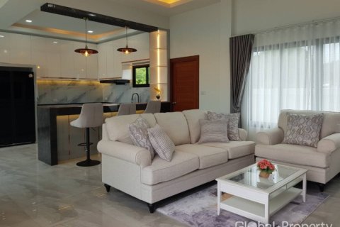 Casa de 3 dormitorios en Pattaya, Tailandia № 146569 - foto 6