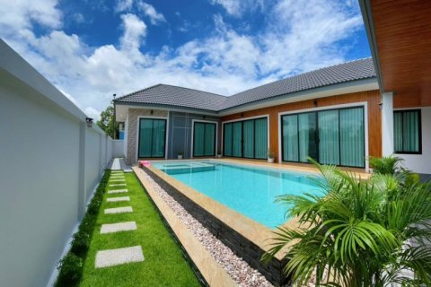 Casa de 3 dormitorios en Pattaya, Tailandia № 146569