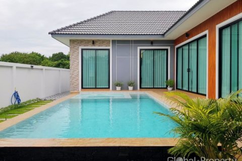 Casa de 3 dormitorios en Pattaya, Tailandia № 146569 - foto 4