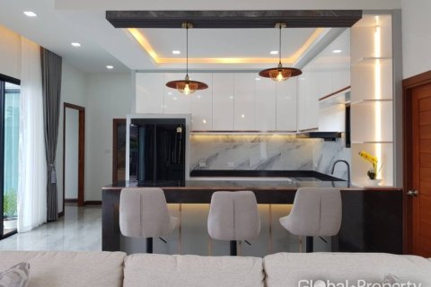Casa de 3 dormitorios en Pattaya, Tailandia № 146569 - foto 9