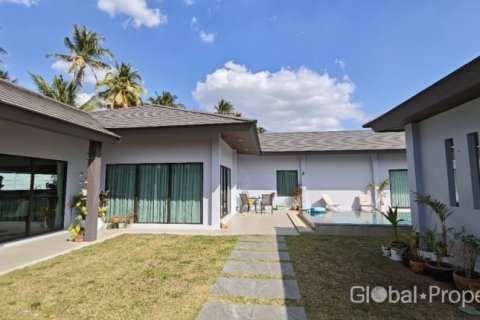 Casa de 3 dormitorios en Pattaya, Tailandia № 146568 - foto 3