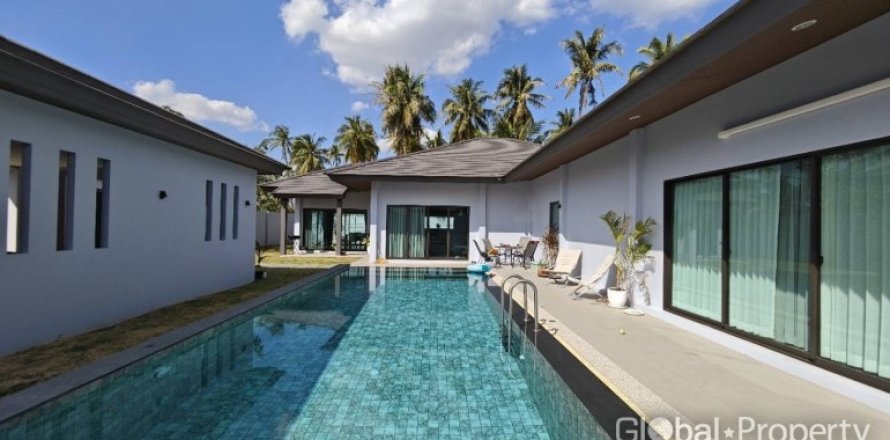 Casa de 3 dormitorios en Pattaya, Tailandia № 146568