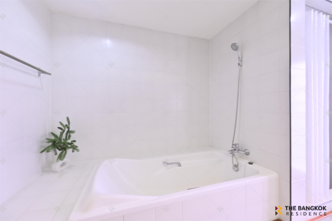 Apartment in Bangkok, Thailand 3 bedrooms № 190231 - photo 9