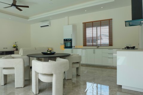 Estudio en Pattaya, Tailandia № 210032 - foto 4