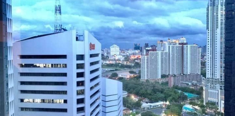 Condominio de 3 dormitorios en Huai Khwang, Bangkok, Tailandia № 134008