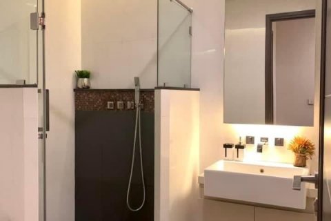 Condominio de 3 dormitorios en Huai Khwang, Bangkok, Tailandia № 134008 - foto 17