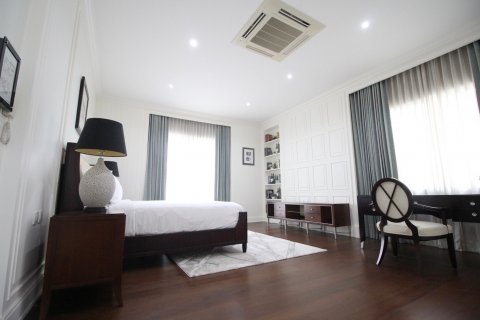 Condominio de 4 dormitorios en Suan Luang, Bangkok, Tailandia № 134004 - foto 22