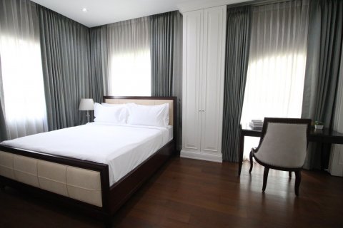 Condominio de 4 dormitorios en Suan Luang, Bangkok, Tailandia № 134004 - foto 28