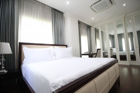 Condominio de 4 dormitorios en Suan Luang, Bangkok, Tailandia № 134004 - foto 27