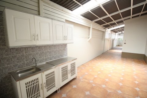 Condominio de 4 dormitorios en Suan Luang, Bangkok, Tailandia № 134004 - foto 16