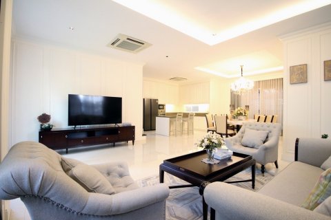 Condominio de 4 dormitorios en Suan Luang, Bangkok, Tailandia № 134004 - foto 10
