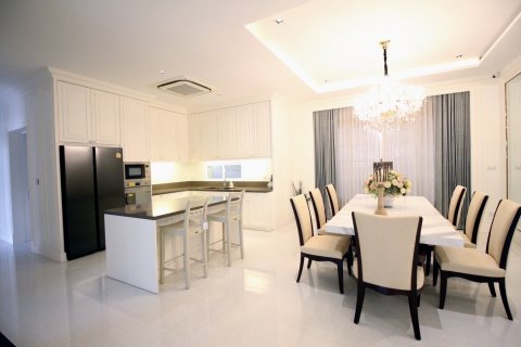 Condominio de 4 dormitorios en Suan Luang, Bangkok, Tailandia № 134004 - foto 13