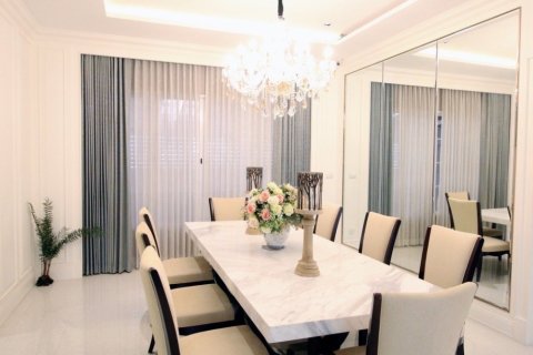 Condominio de 4 dormitorios en Suan Luang, Bangkok, Tailandia № 134004 - foto 14