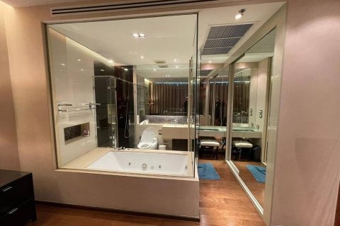 Condominio de 2 dormitorios en Watthana, Bangkok, Tailandia № 134010 - foto 17