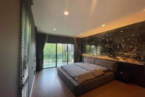 Condominio de 3 dormitorios en Suan Luang, Bangkok, Tailandia № 134007 - foto 10