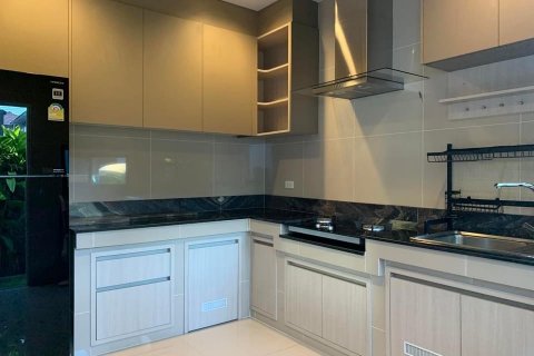 Condominio de 3 dormitorios en Suan Luang, Bangkok, Tailandia № 134007 - foto 15