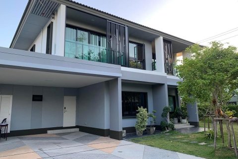 Condominio de 3 dormitorios en Suan Luang, Bangkok, Tailandia № 134007 - foto 17