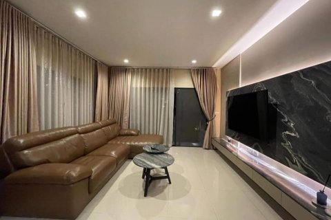 Condominio de 3 dormitorios en Suan Luang, Bangkok, Tailandia № 134007 - foto 7