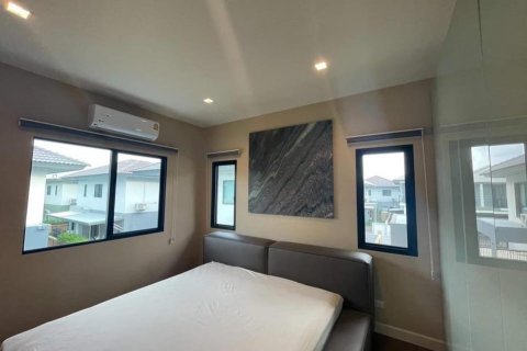 Condominio de 3 dormitorios en Suan Luang, Bangkok, Tailandia № 134007 - foto 14