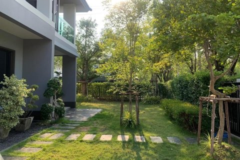 Condominio de 3 dormitorios en Suan Luang, Bangkok, Tailandia № 134007 - foto 5