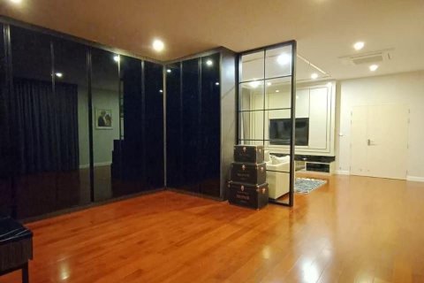 Chalet de 5 dormitorios en Bangkok, Tailandia № 134005 - foto 9