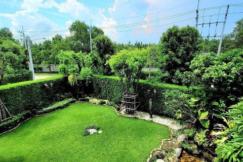 Chalet de 5 dormitorios en Bangkok, Tailandia № 134005 - foto 5