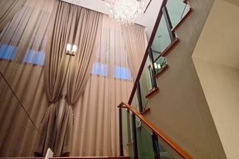 Chalet de 5 dormitorios en Bangkok, Tailandia № 134005 - foto 11