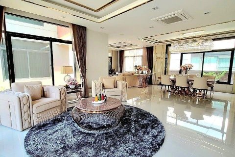 Chalet de 5 dormitorios en Bangkok, Tailandia № 134005 - foto 2