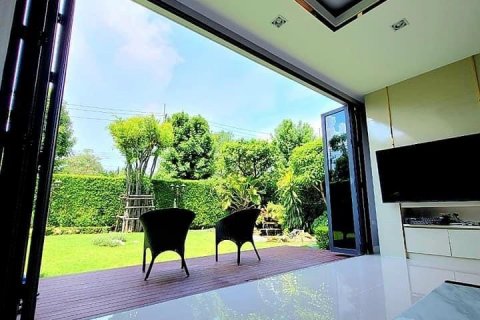 Chalet de 5 dormitorios en Bangkok, Tailandia № 134005 - foto 17