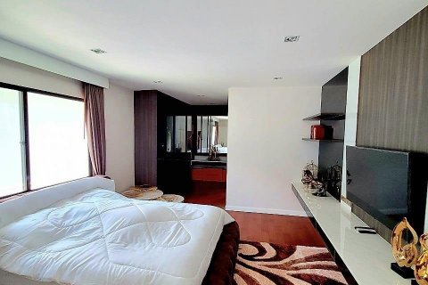 Chalet de 5 dormitorios en Bangkok, Tailandia № 134005 - foto 6