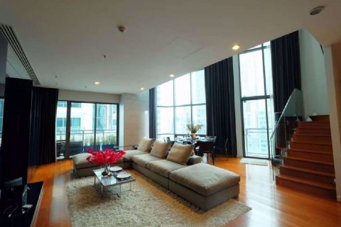 Duplex in Bright Sukhumvit 24, Bangkok, Thailand 3 Schlafzimmer № 69574