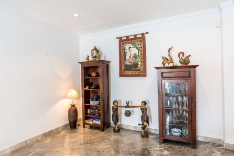 Chalet de 3 dormitorios en Hua Hin, Tailandia № 168716 - foto 22