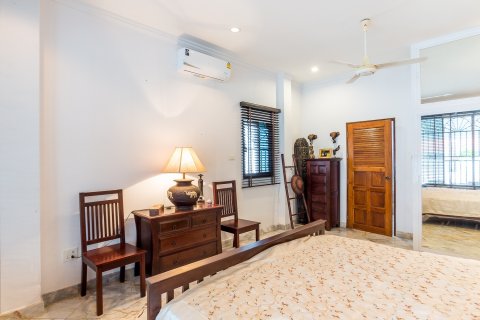 Chalet de 3 dormitorios en Hua Hin, Tailandia № 168716 - foto 17