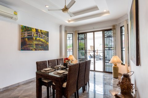 Chalet de 3 dormitorios en Hua Hin, Tailandia № 168716 - foto 27