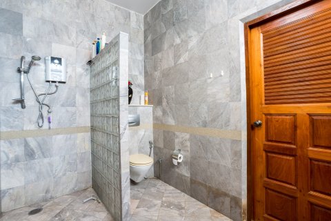 Chalet de 3 dormitorios en Hua Hin, Tailandia № 168716 - foto 14